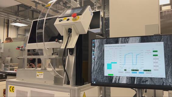 Cork, viaggio nei laboratori dove si testano i prodotti Apple