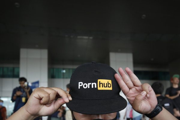 Indagini Ue su Pornhub e altri tre, ‘proteggiamo i minori’ – Web & Social