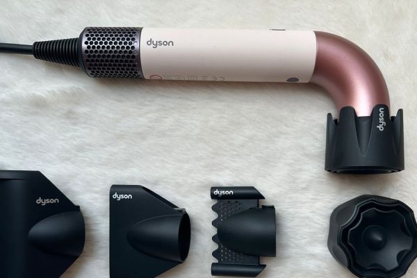 Recensione Dyson Supersonic r, l’asciugacapelli che cambia forma e prestazioni