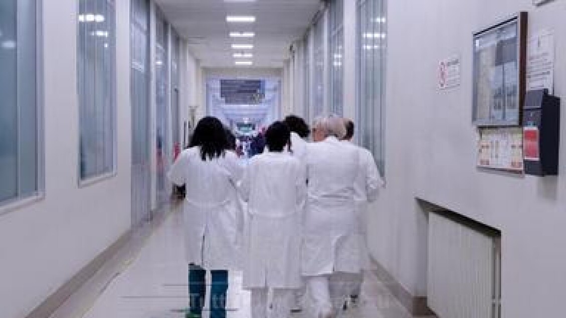 Il 46% medici usa l’IA, si risparmiano due settimane di lavoro – Notizie