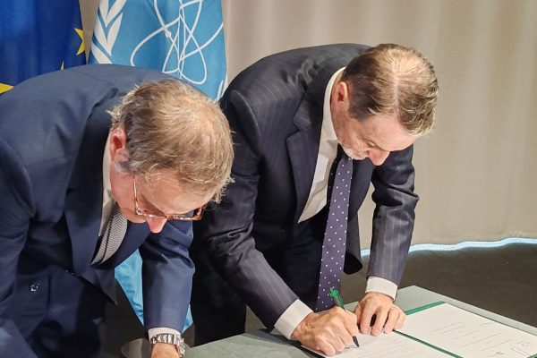 Nucleare, tra autosufficienza energetica e business Lombardia e Aiea hanno firmato l’intesa che sdogana di fatto l’atomo in Italia