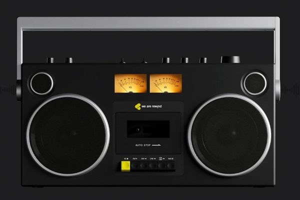 Il boombox moderno che riesuma le musicassette