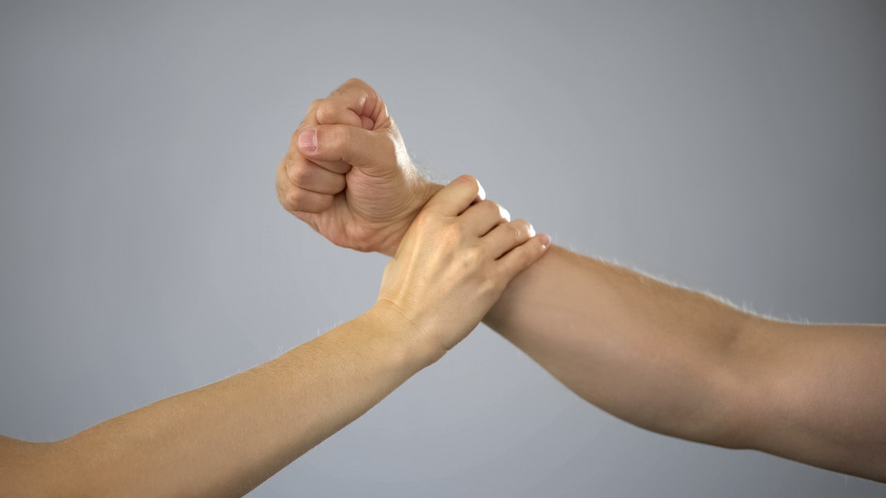 Autodifesa, i consigli della stuntwoman di Ballerina