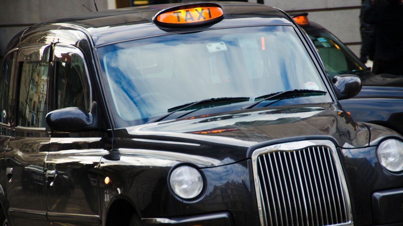 I tassisti sono più raramente colpiti dall’Alzheimer, ecco qual è il motivo secondo uno studio di Harvard