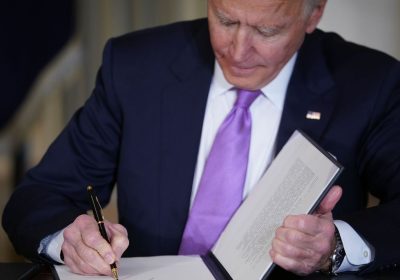 Cos’è l’Autopen e perché Trump l’ha trasformato nella sua arma politica contro Biden