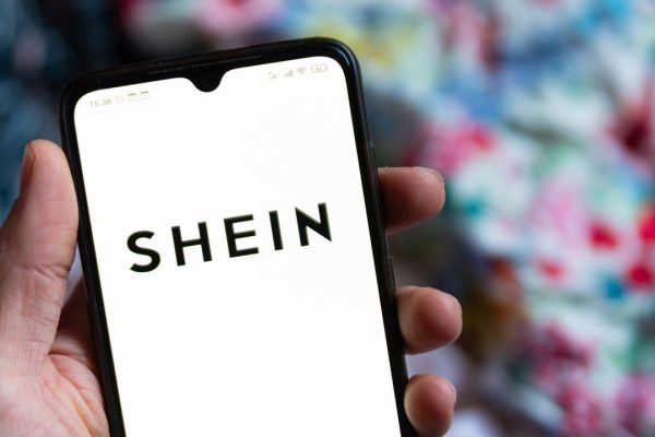 Shein è stata accusata di incoraggiare acquisti compulsivi con pratiche ingannevoli