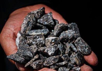 Terre rare, le fabbriche europee di auto hanno un problema con la Cina