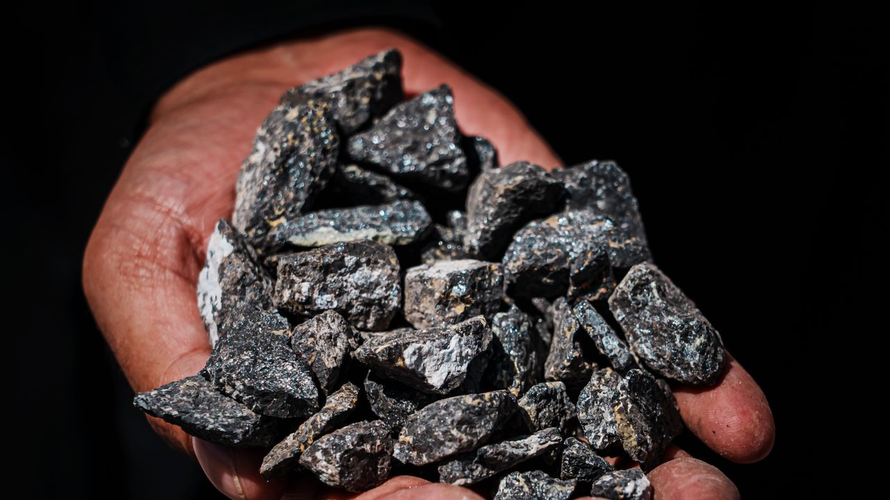 Terre rare, le fabbriche europee di auto hanno un problema con la Cina