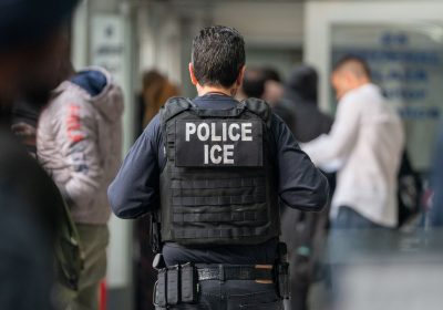 Cos’è l’Ice, l’agenzia federale americana che Trump sta usando per attuare la sua politica di deportazione di massa