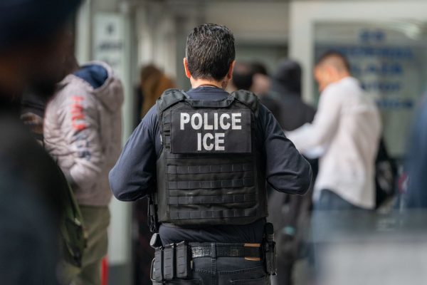 Cos’è l’Ice, l’agenzia federale americana che Trump sta usando per attuare la sua politica di deportazione di massa