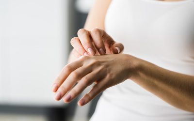 Disidrosi, come si cura la fastidiosa malattia della pelle che causa bollicine pruriginose su mani e piedi