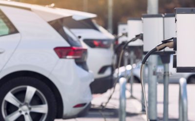 Le colonnine per le auto elettriche sono ancora troppo poche, ed è un grosso problema