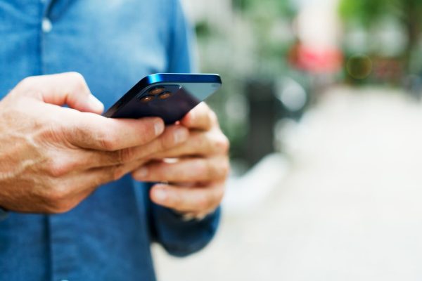 Regolamento Ecodesign, l’Unione europea vuole che gli smartphone durino di più