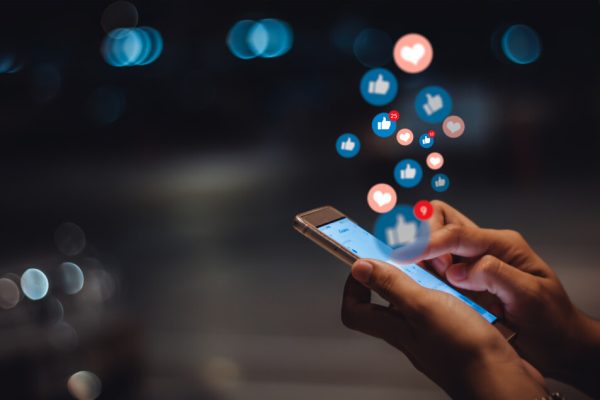 L’Australia proibisce l’utilizzo dei social media sotto i 16 anni  – Web & Social