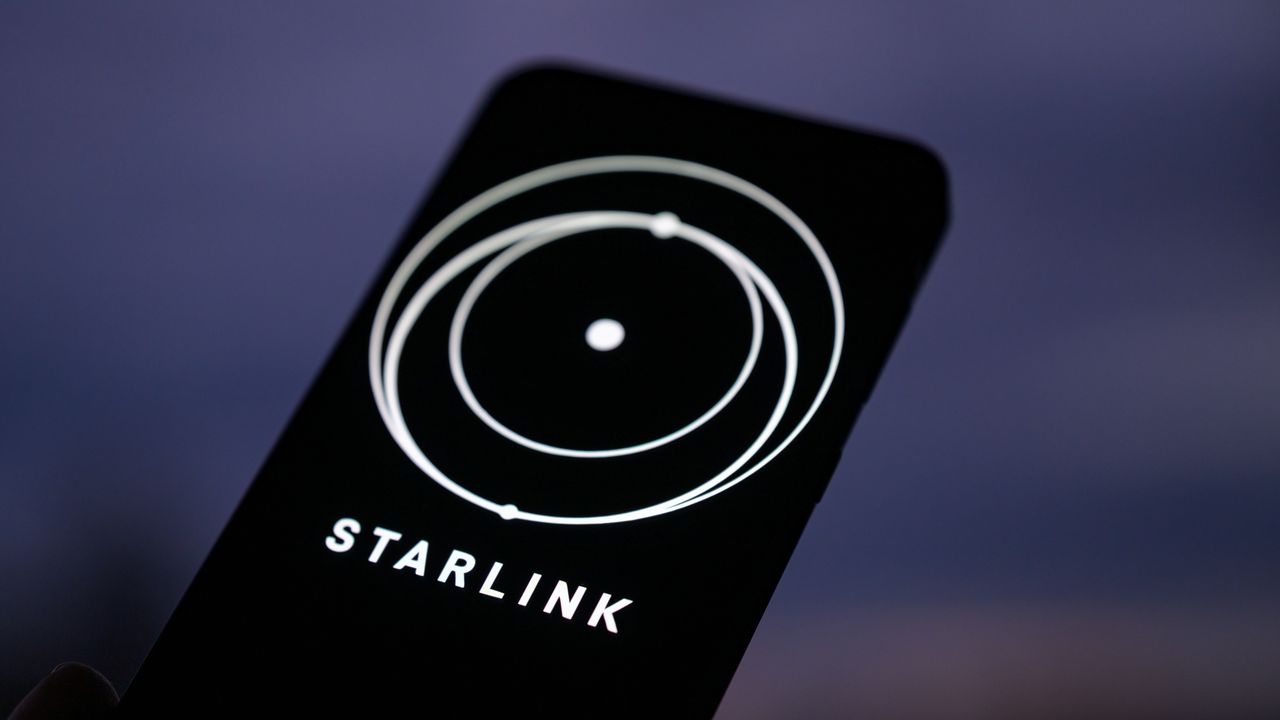 Starlink in Iran, Musk lo attiva ma l’accesso a internet nel Paese rimane un problema