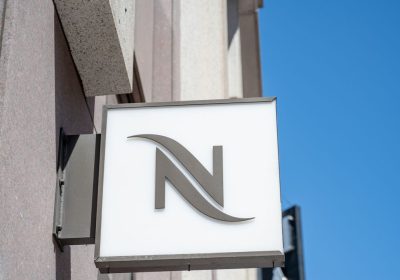 Nespresso e DonnexStrada insieme, i nuovi Punti viola contro la violenza di genere