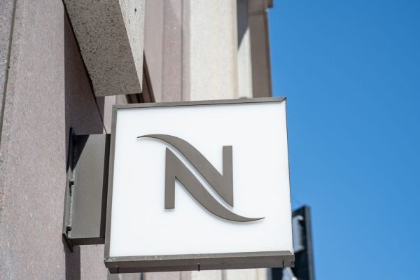 Nespresso e DonnexStrada insieme, i nuovi Punti viola contro la violenza di genere