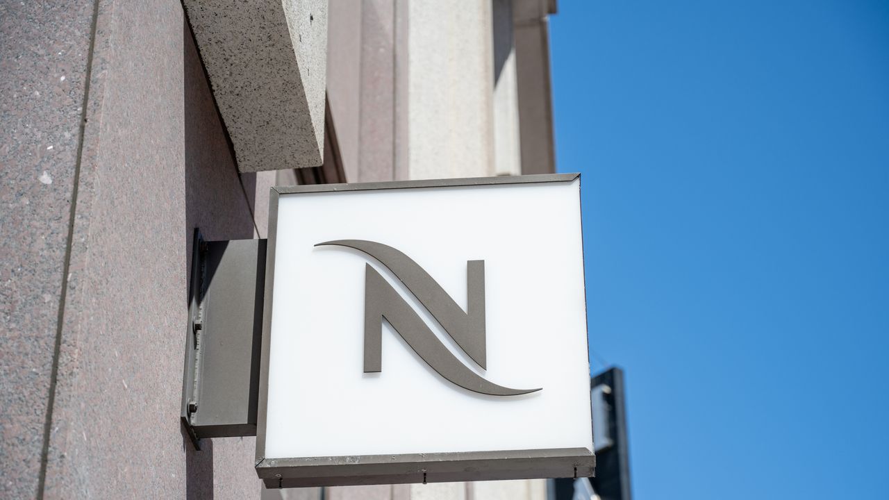 Nespresso e DonnexStrada insieme, i nuovi Punti viola contro la violenza di genere