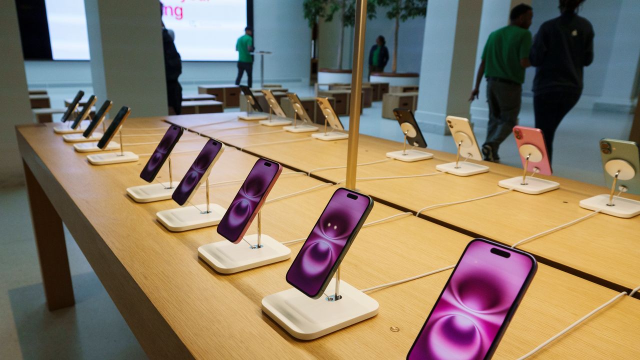 Liquid Glass, l’iPhone speciale per i 20 anni è “nascosto” in iOs 26