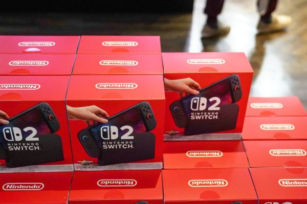 Switch 2, alcuni rivenditori hanno danneggiato i display pinzando lo scontrino alla scatola