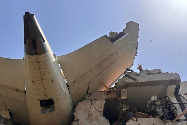 Air India, le immagini dello schianto del volo diretto a Londra. C’è un sopravvissuto