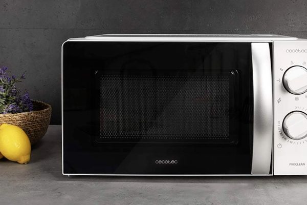52€ o 55€, con grill o senza: in offerta i microonde Cecotec, pratici e senza fronzoli inutili