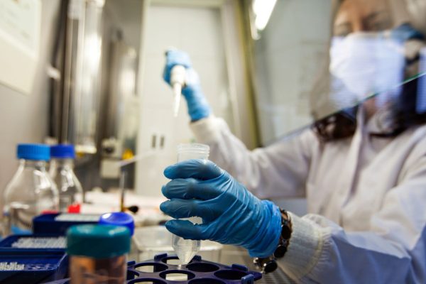 La cura per l’Hiv è più vicina grazie a nanoparticelle che trasportano la tecnologia mRna