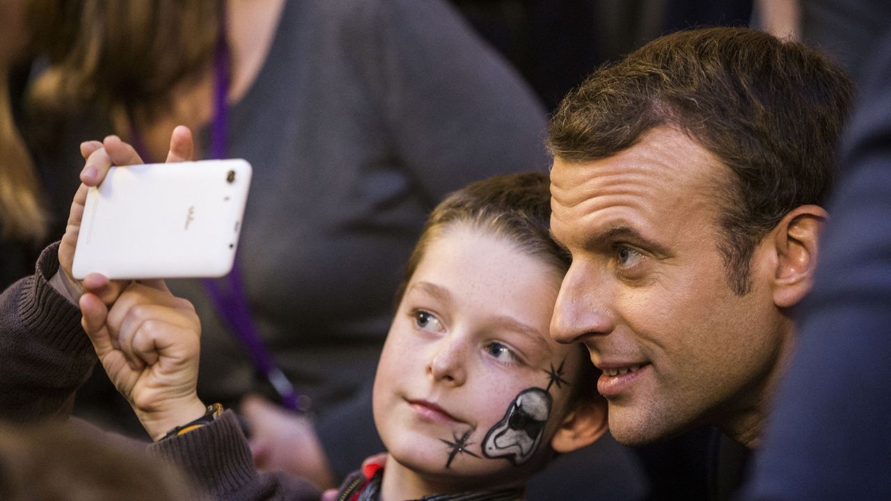 Divieto dei social media ai minori, il presidente francese Macron vuole imporlo (e i Paesi che lo hanno già deciso)