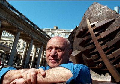 Arnaldo Pomodoro è morto a quasi 99 anni, ecco perché è stato uno scultore rivoluzionario