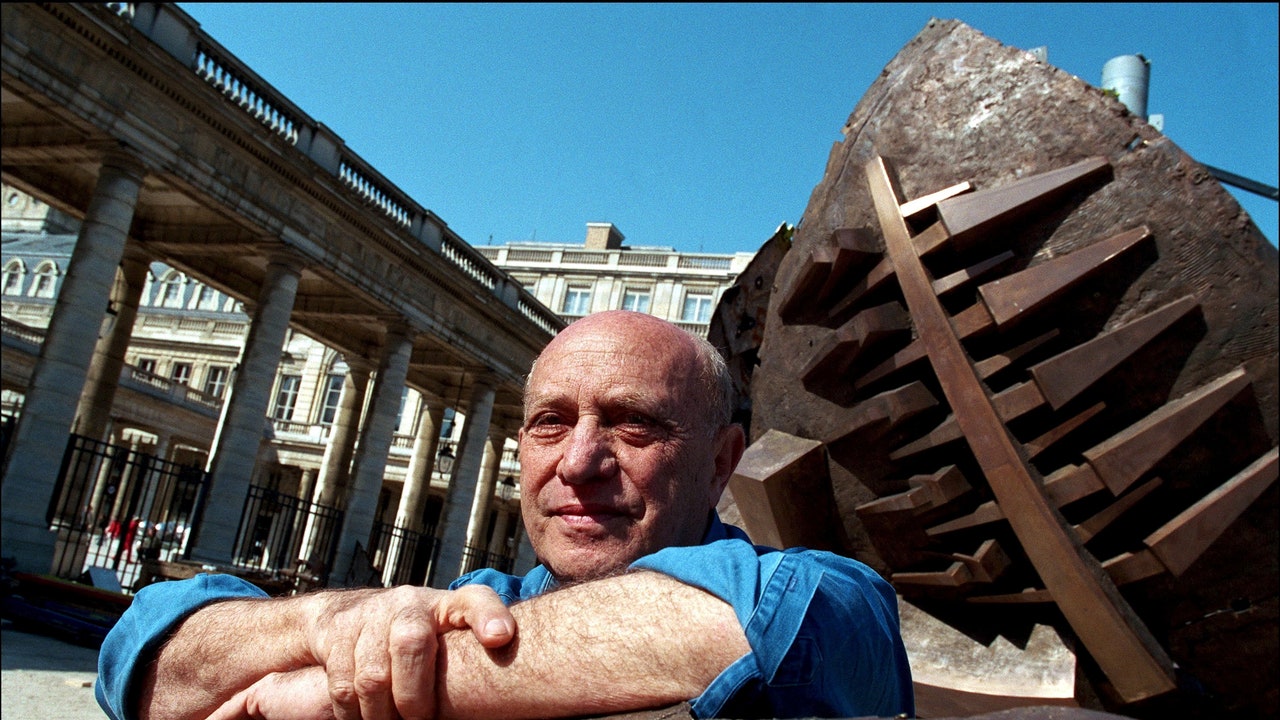 Arnaldo Pomodoro è morto a quasi 99 anni, ecco perché è stato uno scultore rivoluzionario