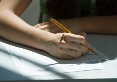Maturità 2025, le prove di italiano, latino e arte invitano ai valori del rispetto e della cura dell’altro