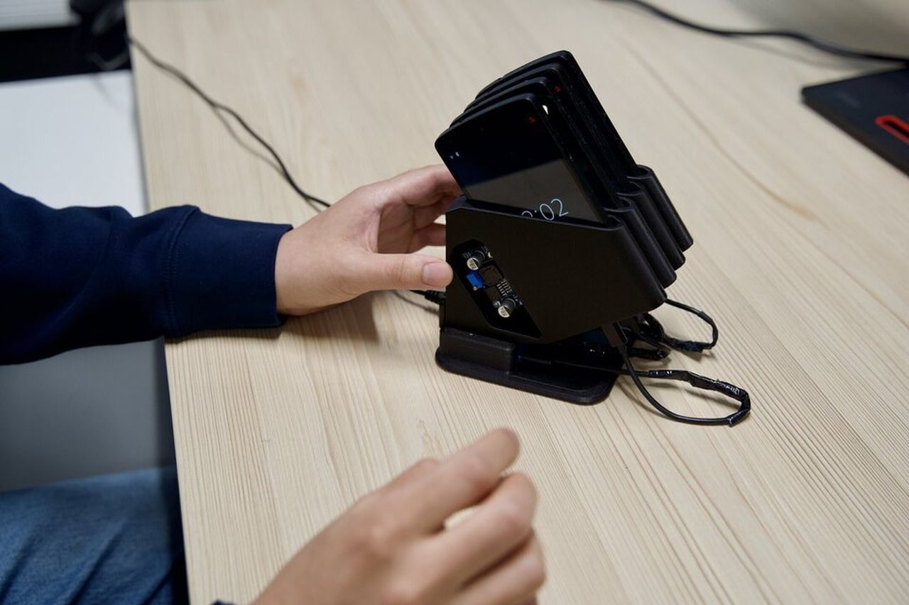 Bastano 8€ per trasformare il tuo vecchio smartphone in una risorsa utile