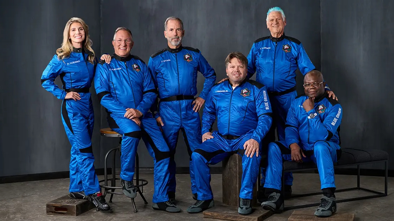 Blue Origin New Shepard NS-33: la capsula è atterrata vicino al razzo spaziale, nessun pericolo per l'equipaggio