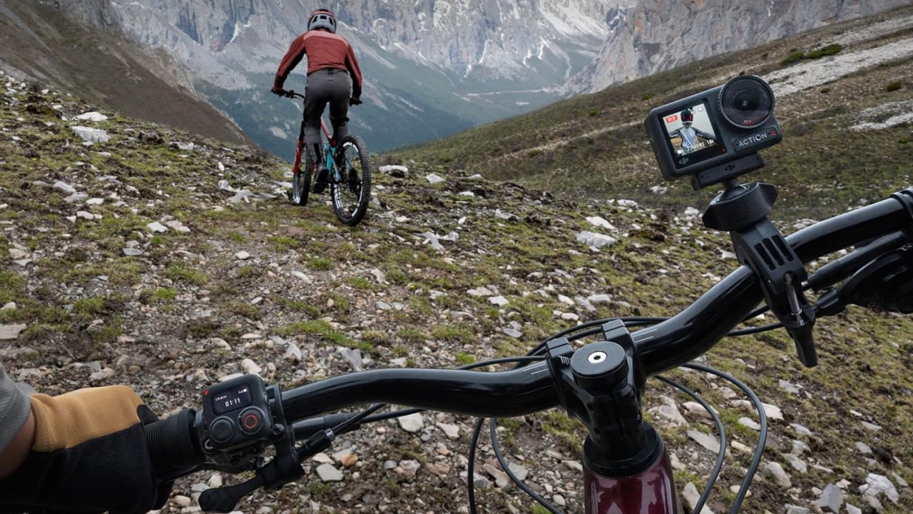 DJI Osmo Action 4 a 189€, 4K super luminosa, ma in forte sconto anche la Combo Adventure con 3 batterie