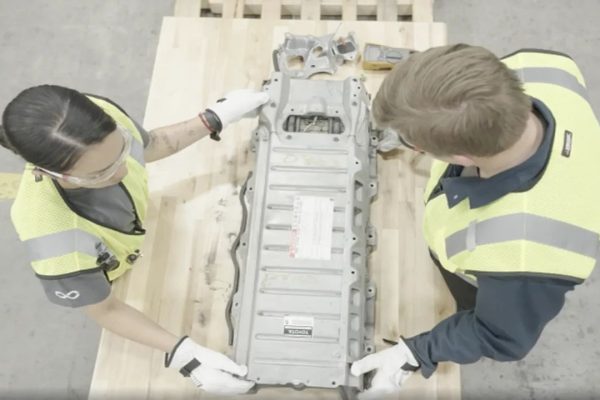 Datacenter da 2000 GPU funziona grazie a batterie EV riciclate e solare