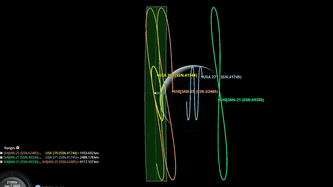 Due satelliti militari cinesi potrebbero eseguire una nuova manovra osservati da due satelliti spia statunitensi