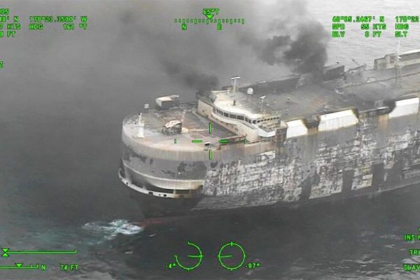 È affondata la nave andata a fuoco con 3.000 veicoli a bordo: chi sono i marchi più colpiti?