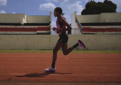 Faith Kipyegon, l’atleta che vuole battere il record del miglio grazie alla tecnologia