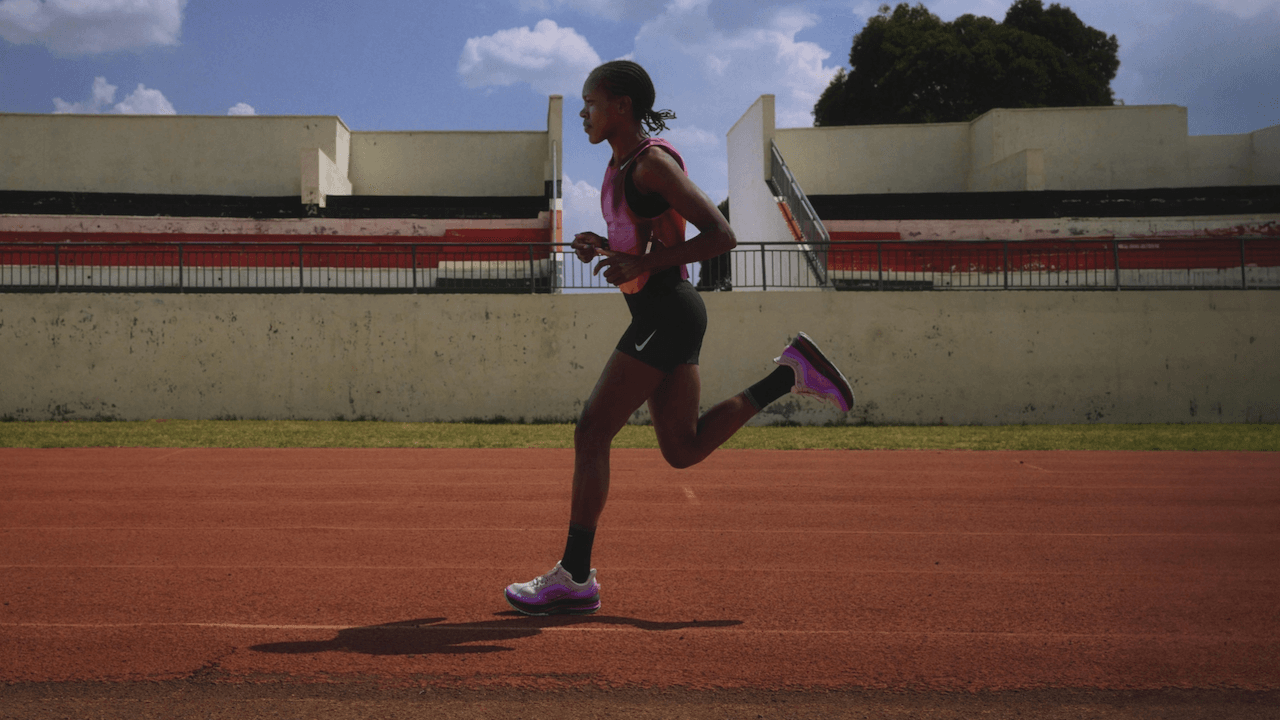Faith Kipyegon, l’atleta che vuole battere il record del miglio grazie alla tecnologia