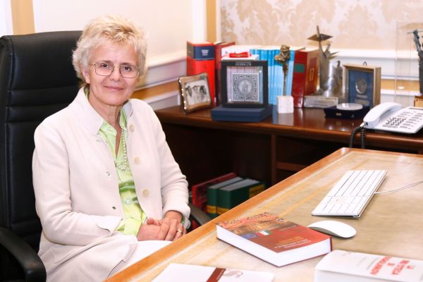 Elena Cattaneo e la scienza: “La sfida più grande è riuscire a strappare un millimetro all’ignoto ogni giorno”