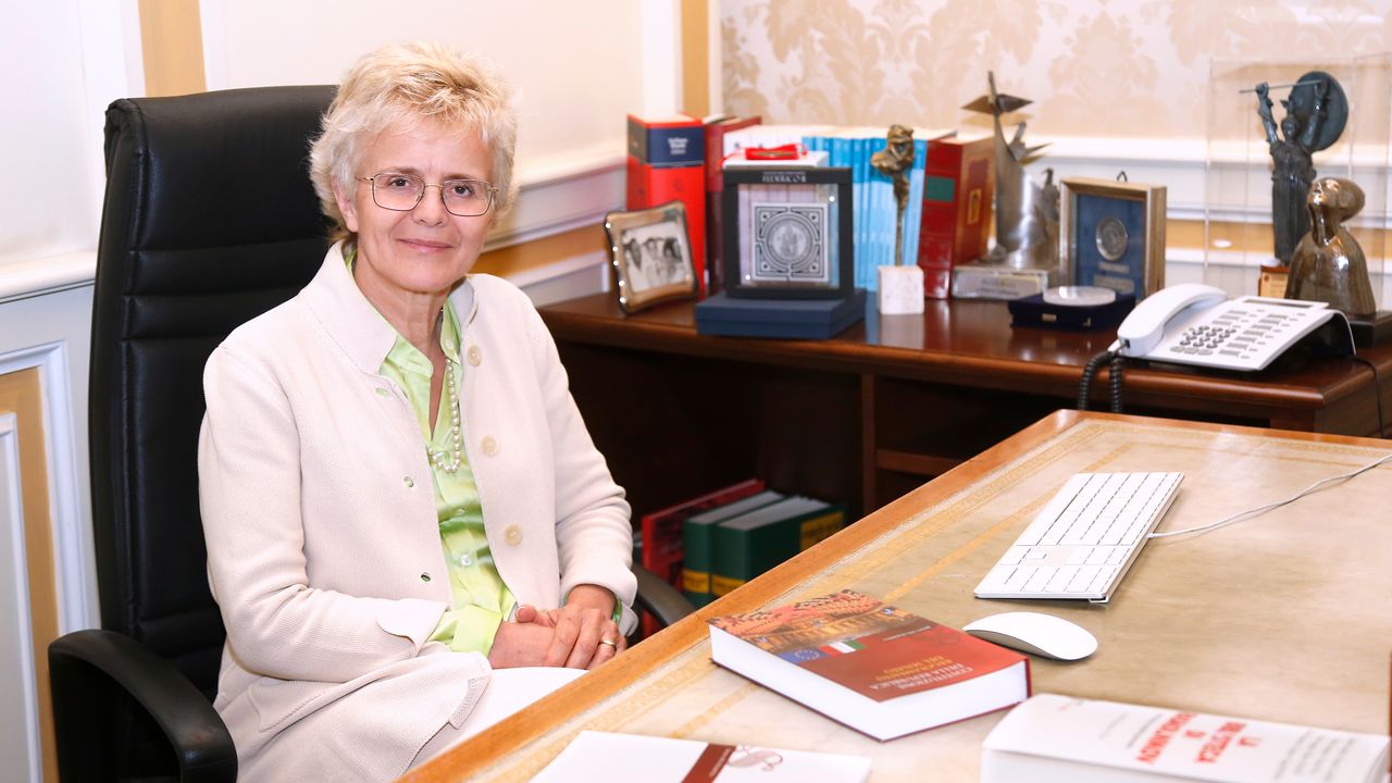 Elena Cattaneo e la scienza: “La sfida più grande è riuscire a strappare un millimetro all’ignoto ogni giorno”