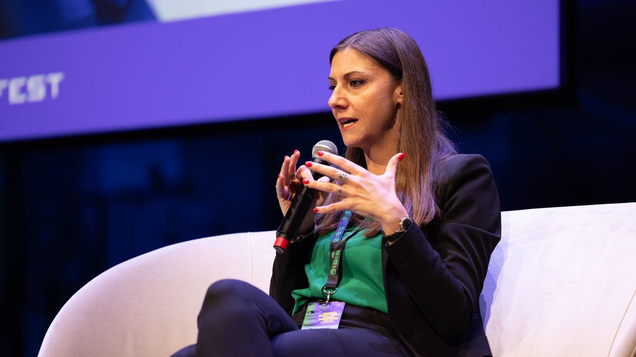 L’intelligenza artificiale entra in Parlamento per aiutare i deputati italiani a scrivere le leggi. La vicepresidente della Camera Anna Ascani ci racconta come