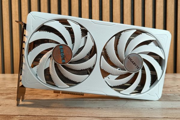 GIGABYTE RTX 5060 Ti EAGLE OC ICE alla prova: compatta ed essenziale