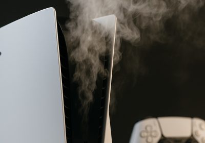 Hai questo modello di PlayStation 5? Il metallo liquido potrebbe danneggiarla irrimediabilmente