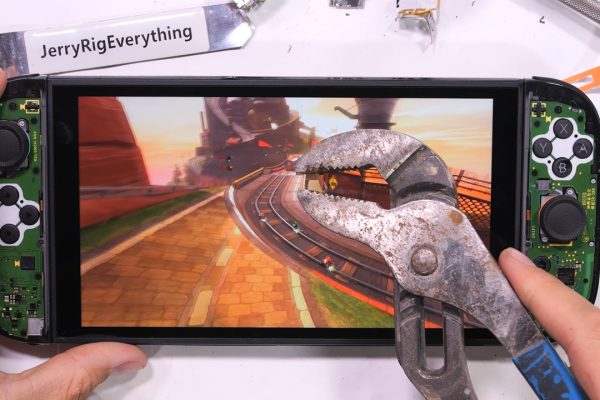 Lo schermo di Nintendo Switch 2 è praticamente indistruttibile: ecco come reagisce alle martellate
