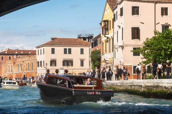 Siamo saliti sul primo taxi elettrico di Venezia