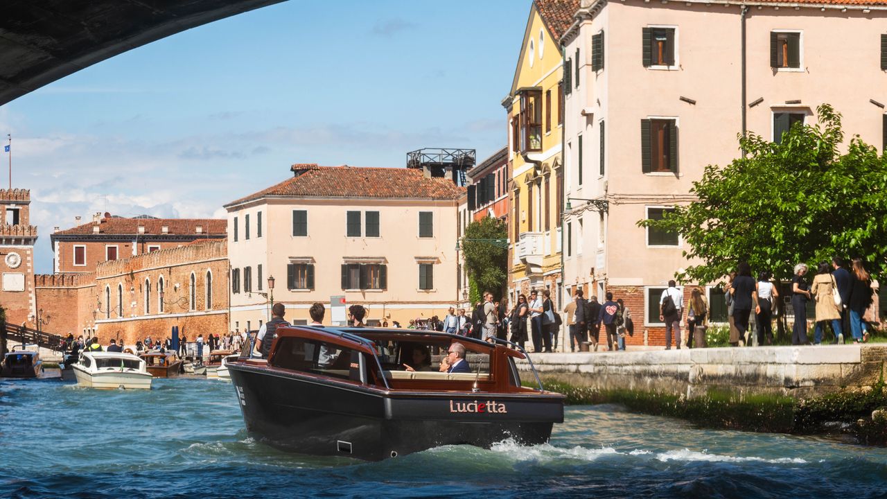 Siamo saliti sul primo taxi elettrico di Venezia