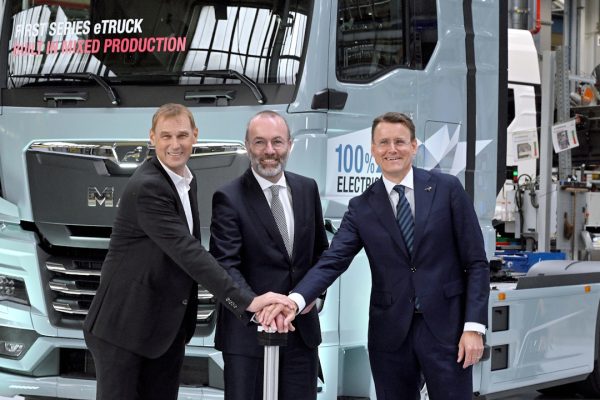 MAN avvia la produzione in serie dei suoi camion elettrici: ne consegnerà 1.000 entro la fine del 2025