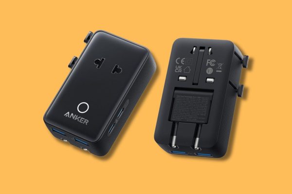 I migliori adattatori universali per caricare tutti i tuoi gadget anche all’estero