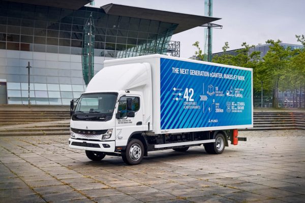 Mitsubishi entra nel settore delle batterie intercambiabili: si comincia da Tokyo